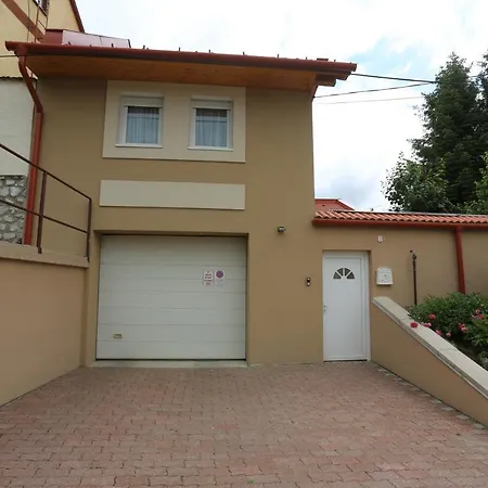 Adeliz Apartman Apartmán Eger