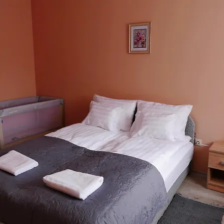 Adeliz Apartman Eger